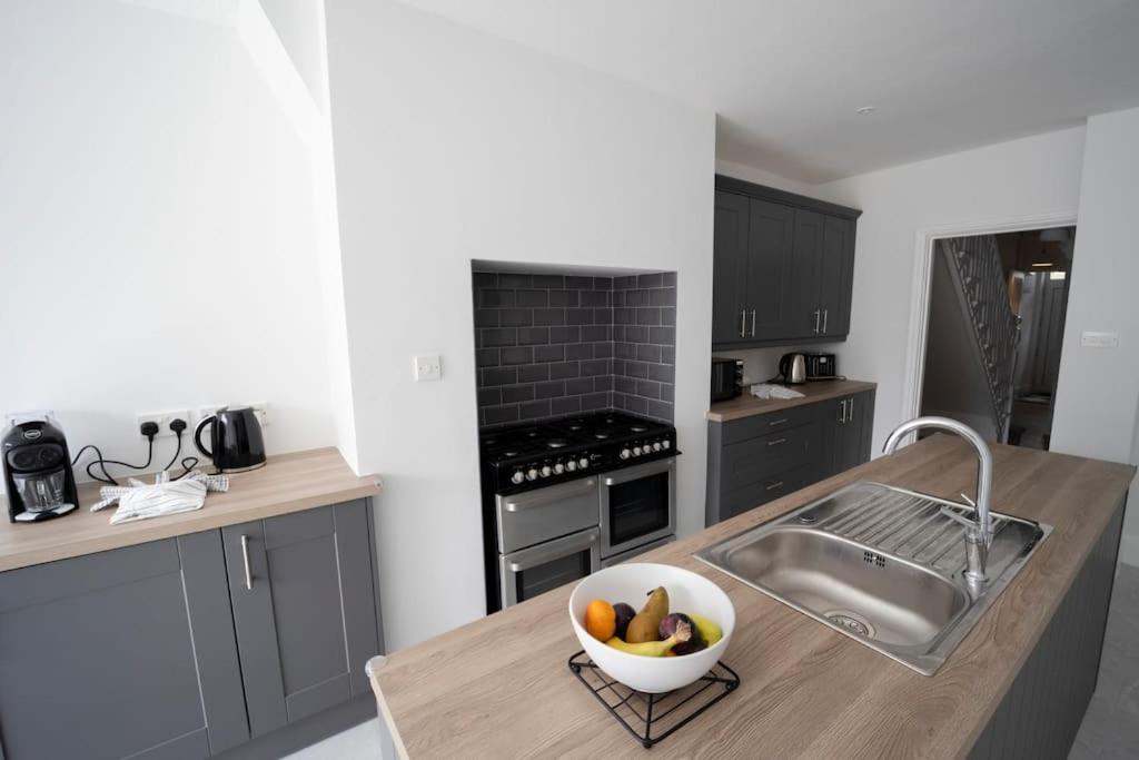 Spacious Holiday Home In Porthcawl Exterior photo