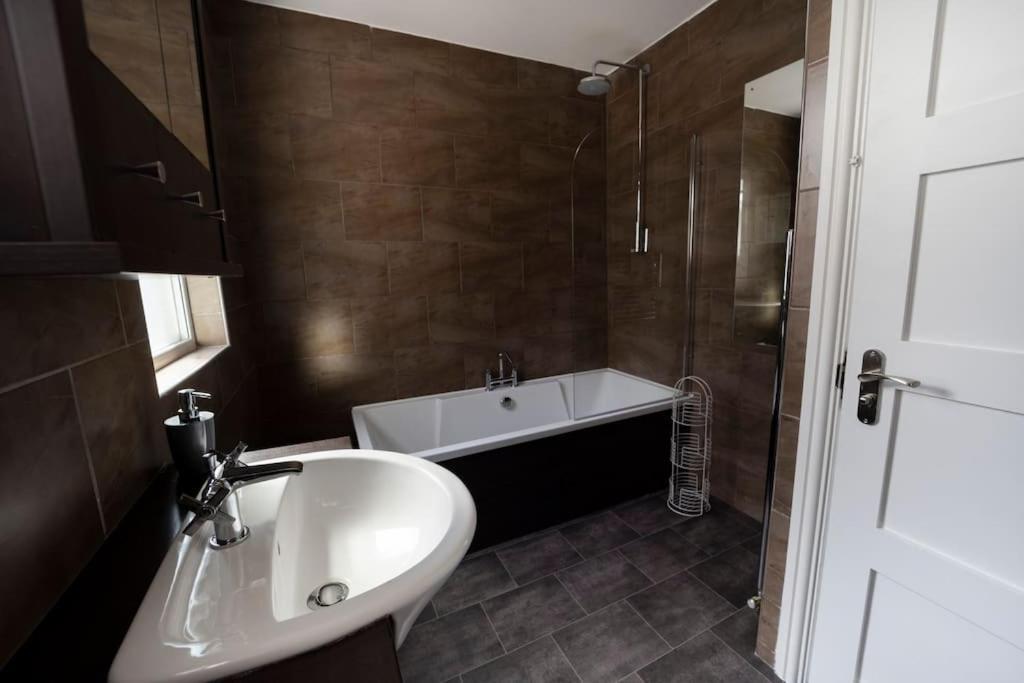 Spacious Holiday Home In Porthcawl Exterior photo